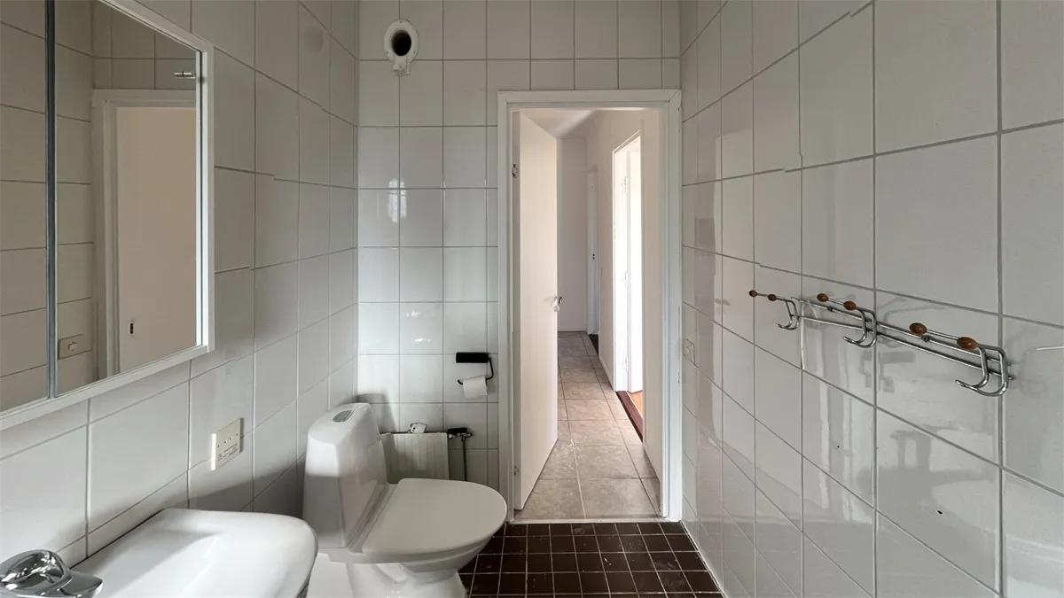 uCx1nq8EjiD-Bathroom
